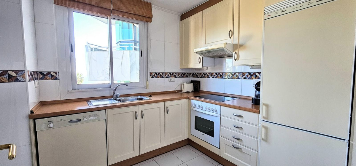 Se vende Apartamento Planta Media de 2 dormitorios en Costa Del Sol, Málaga, España