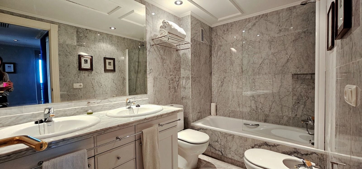 Se vende Apartamento Planta Media de 2 dormitorios en Costa Del Sol, Málaga, España