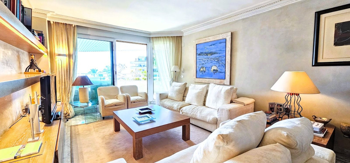 Se vende Apartamento Planta Media de 2 dormitorios en Costa Del Sol, Málaga, España