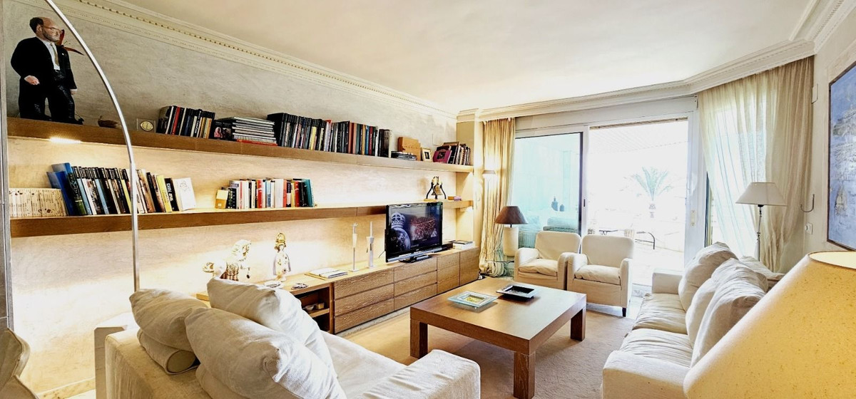 Se vende Apartamento Planta Media de 2 dormitorios en Costa Del Sol, Málaga, España