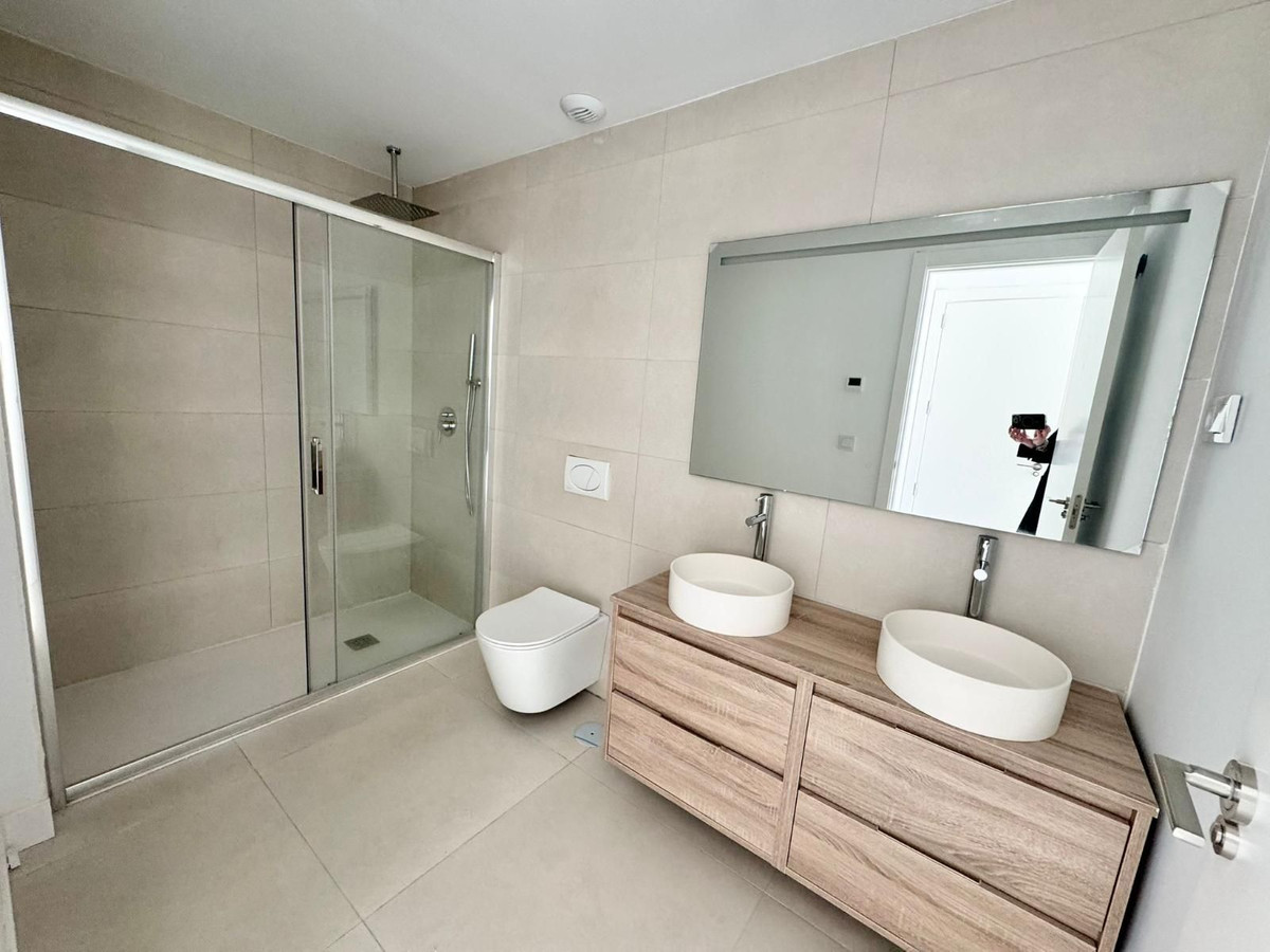 2 Bed Apartment for sale in Fuengirola Costa Del Sol, Málaga, Spain