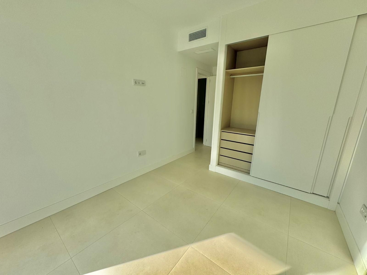 2 Bed Apartment for sale in Fuengirola Costa Del Sol, Málaga, Spain
