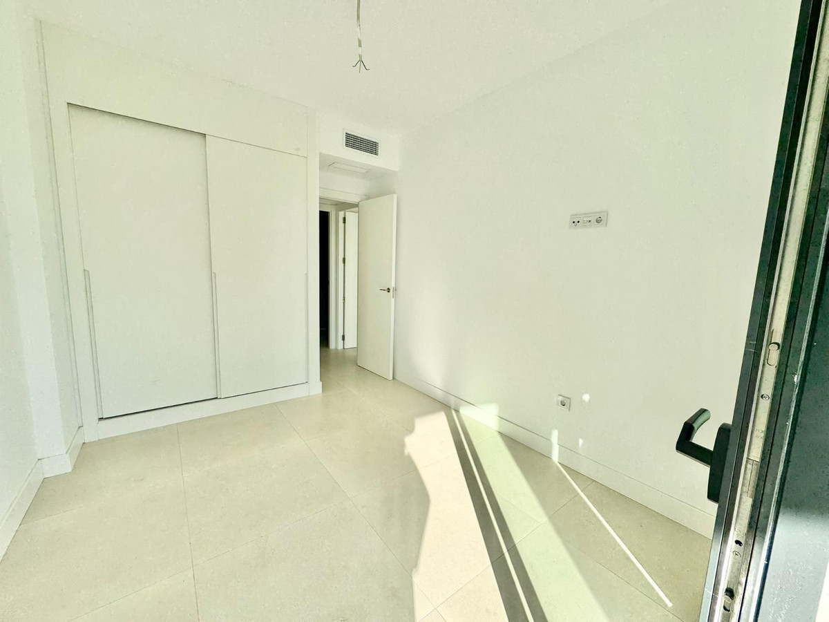 2 Bed Apartment for sale in Fuengirola Costa Del Sol, Málaga, Spain