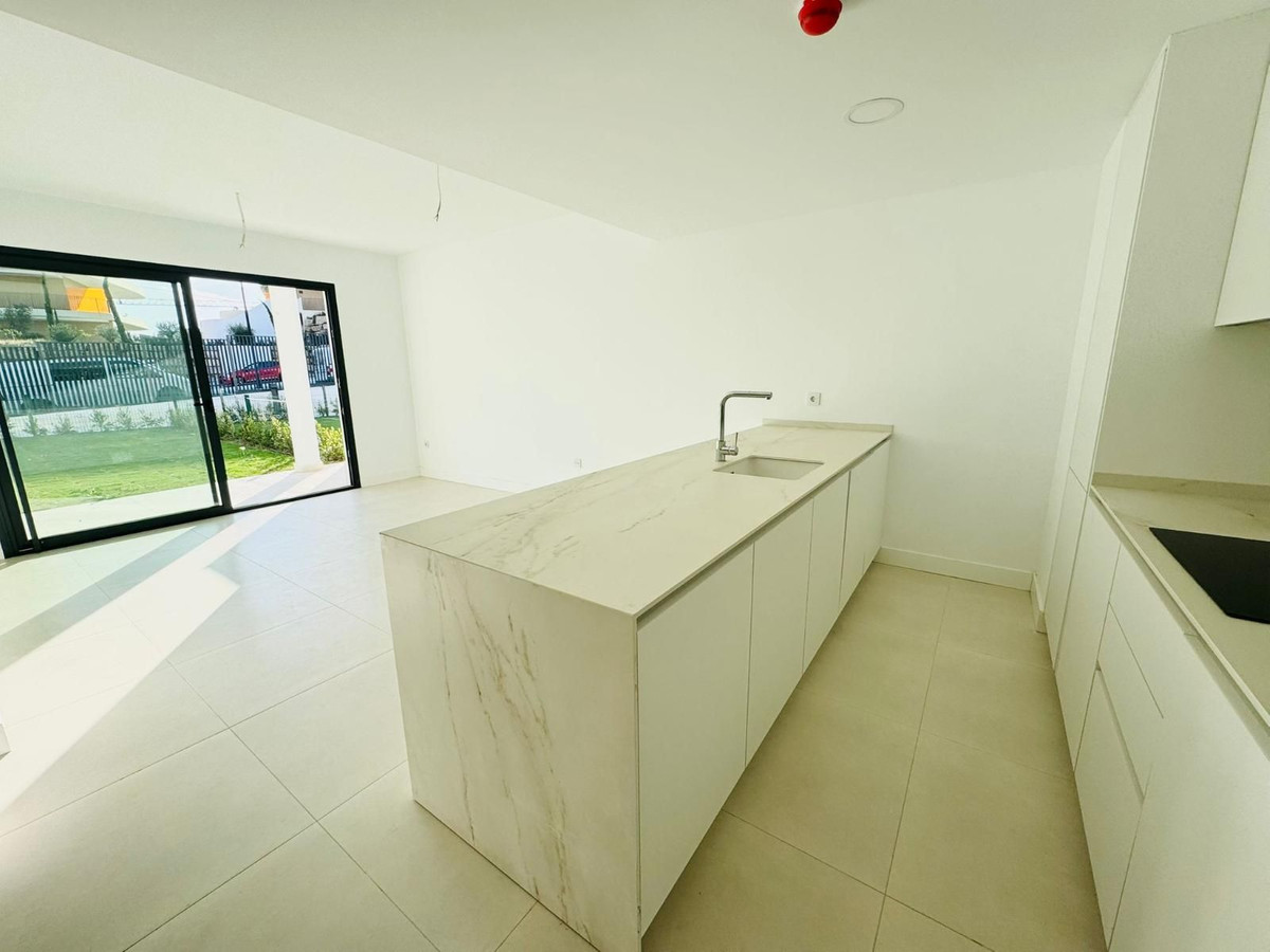 2 Bed Apartment for sale in Fuengirola Costa Del Sol, Málaga, Spain