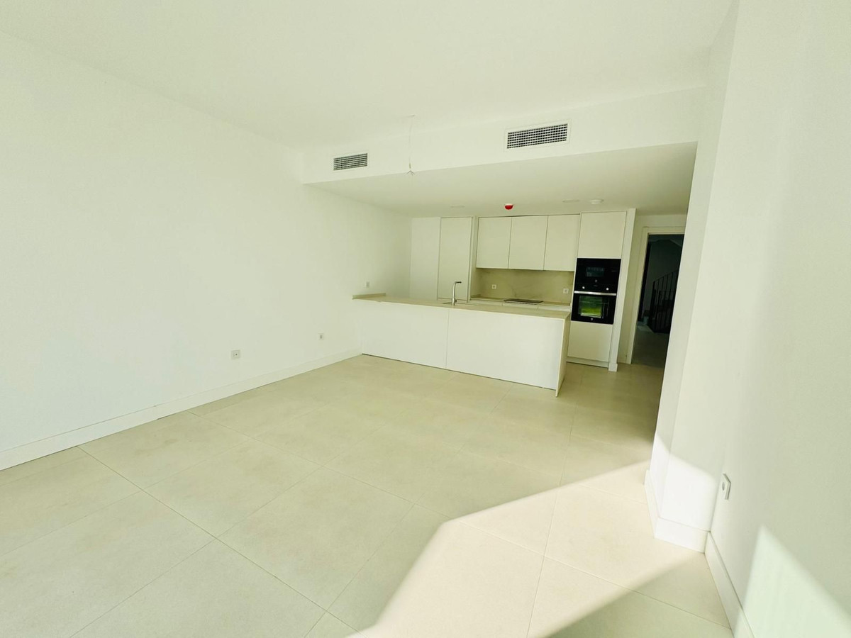 2 Bed Apartment for sale in Fuengirola Costa Del Sol, Málaga, Spain
