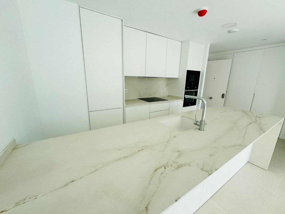 2 Bed Apartment for sale in Fuengirola Costa Del Sol, Málaga, Spain