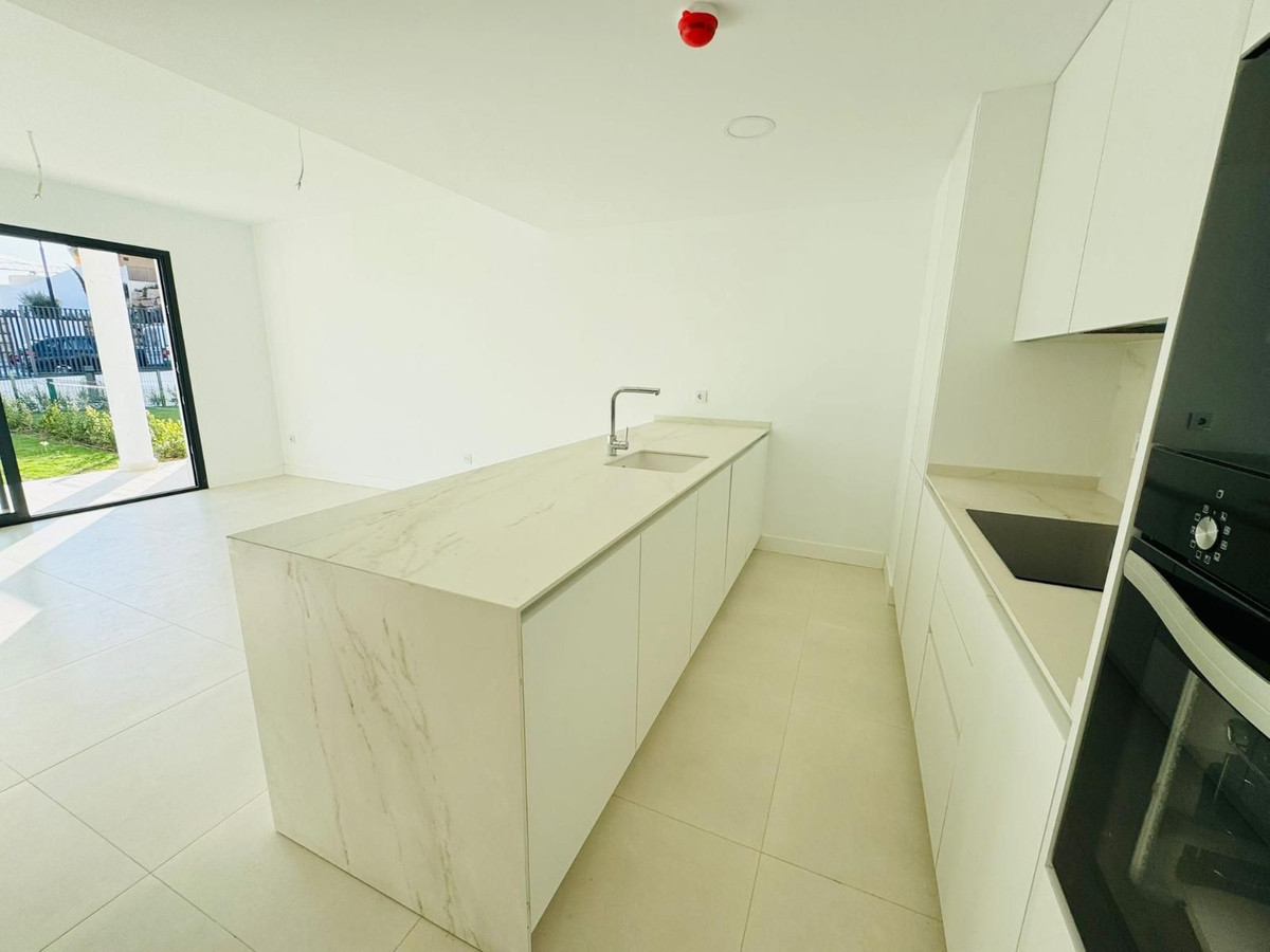 2 Bed Apartment for sale in Fuengirola Costa Del Sol, Málaga, Spain