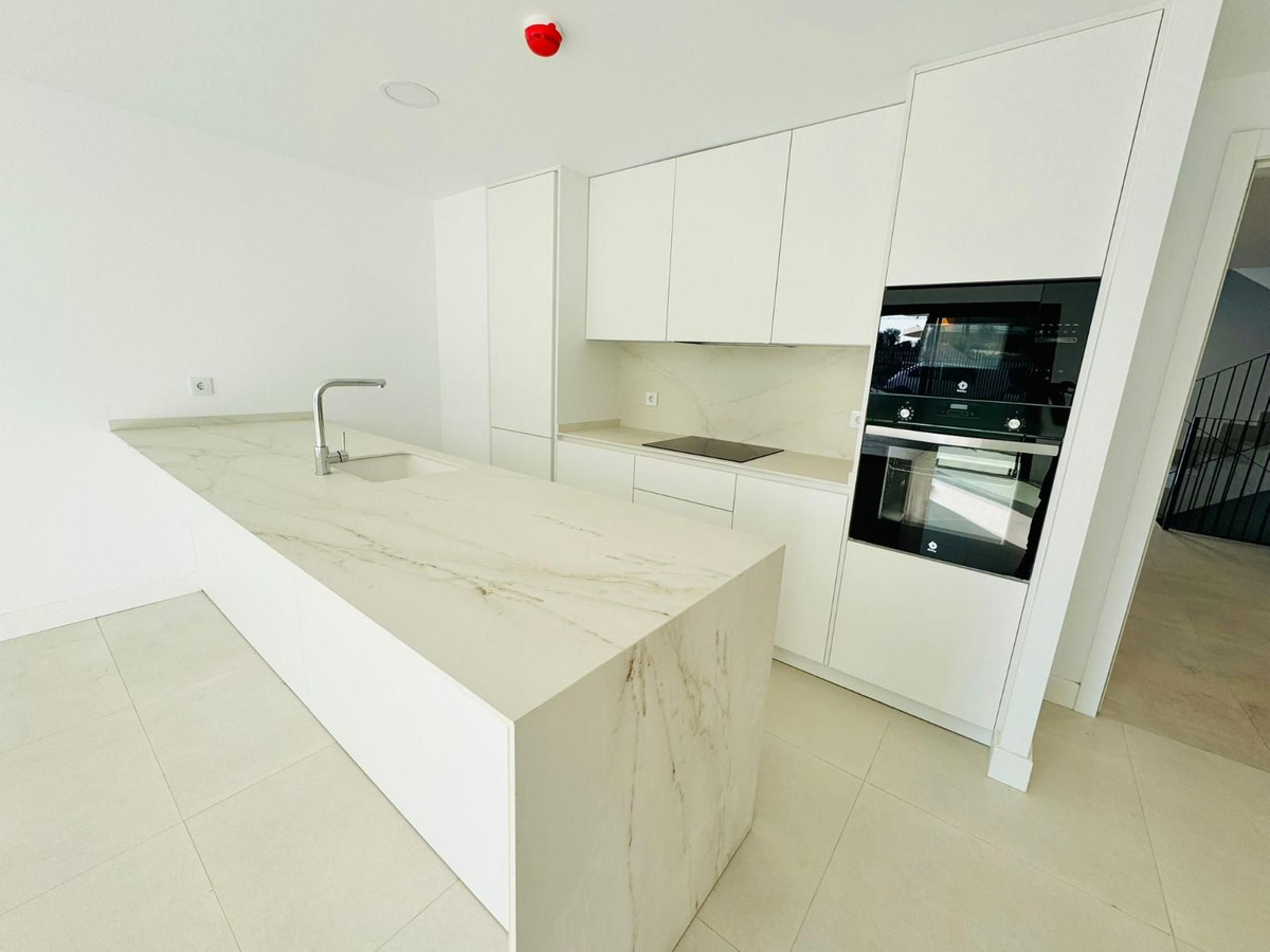 2 Bed Apartment for sale in Fuengirola Costa Del Sol, Málaga, Spain