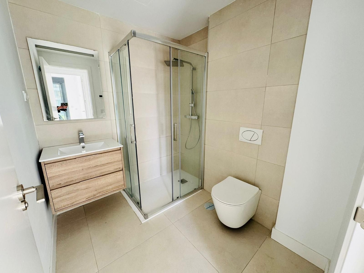 2 Bed Apartment for sale in Fuengirola Costa Del Sol, Málaga, Spain