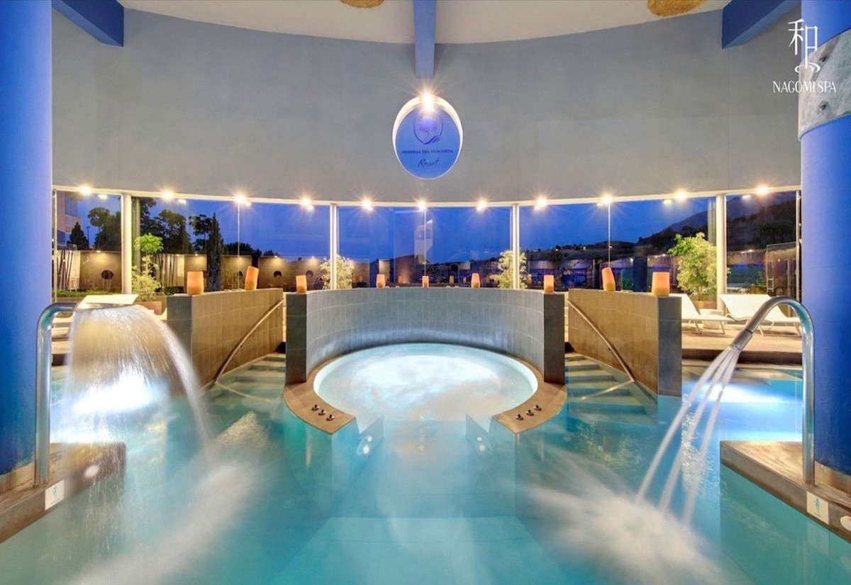 2 Bed Apartment for sale in Fuengirola Costa Del Sol, Málaga, Spain