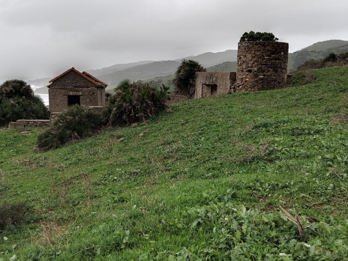 Se vende Terreno con Ruina  en Costa Del Sol, Málaga, España