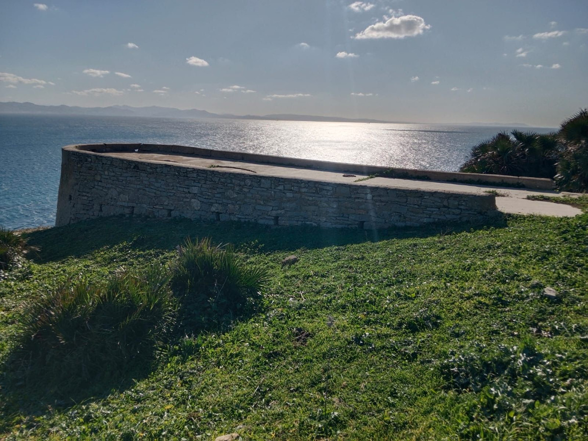 Se vende Terreno con Ruina  en Costa Del Sol, Málaga, España