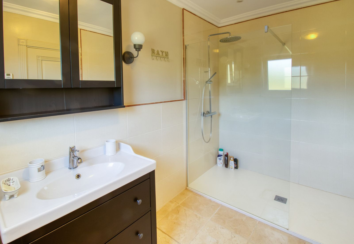 4 Bed Townhouse for sale in Estepona Costa Del Sol, Málaga, Spain