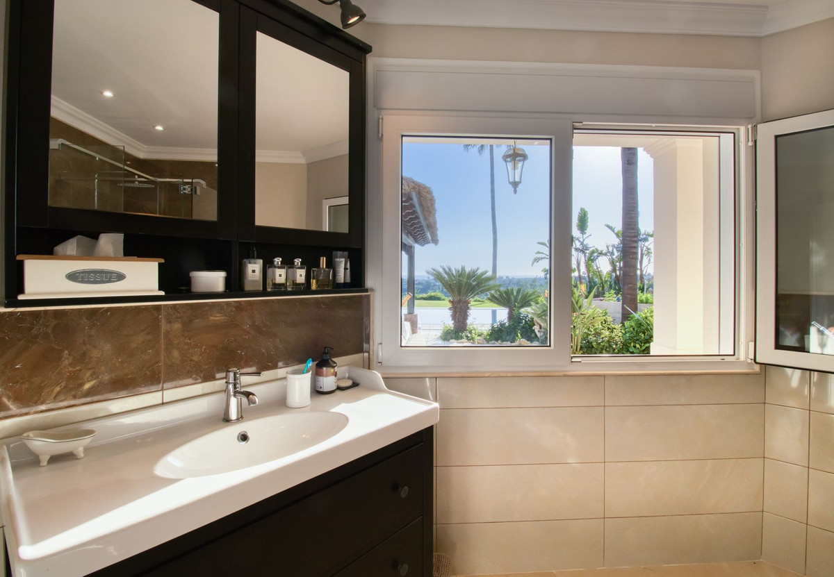 4 Bed Townhouse for sale in Estepona Costa Del Sol, Málaga, Spain