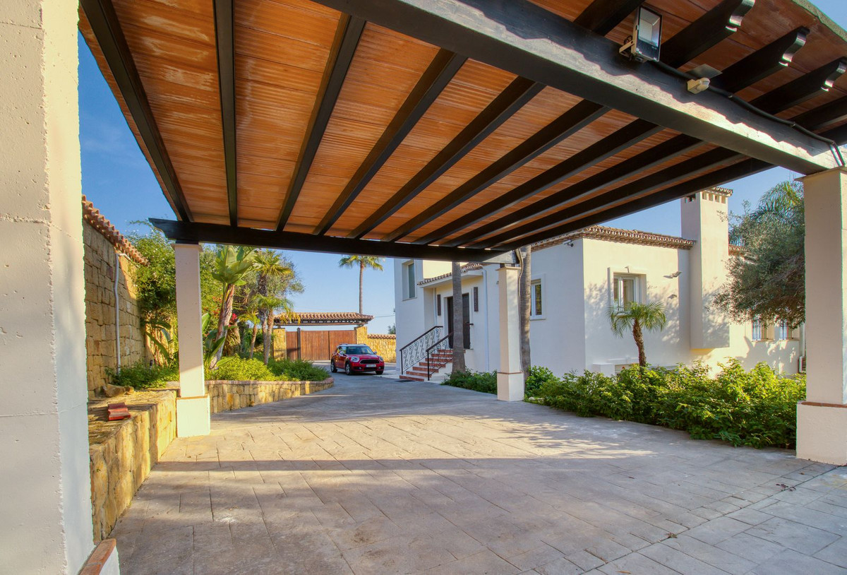 4 Bed Townhouse for sale in Estepona Costa Del Sol, Málaga, Spain