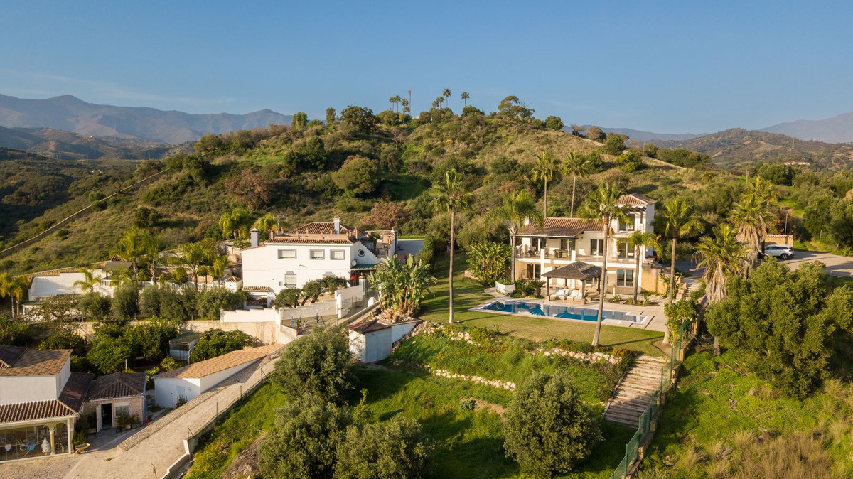 4 Bed Townhouse for sale in Estepona Costa Del Sol, Málaga, Spain