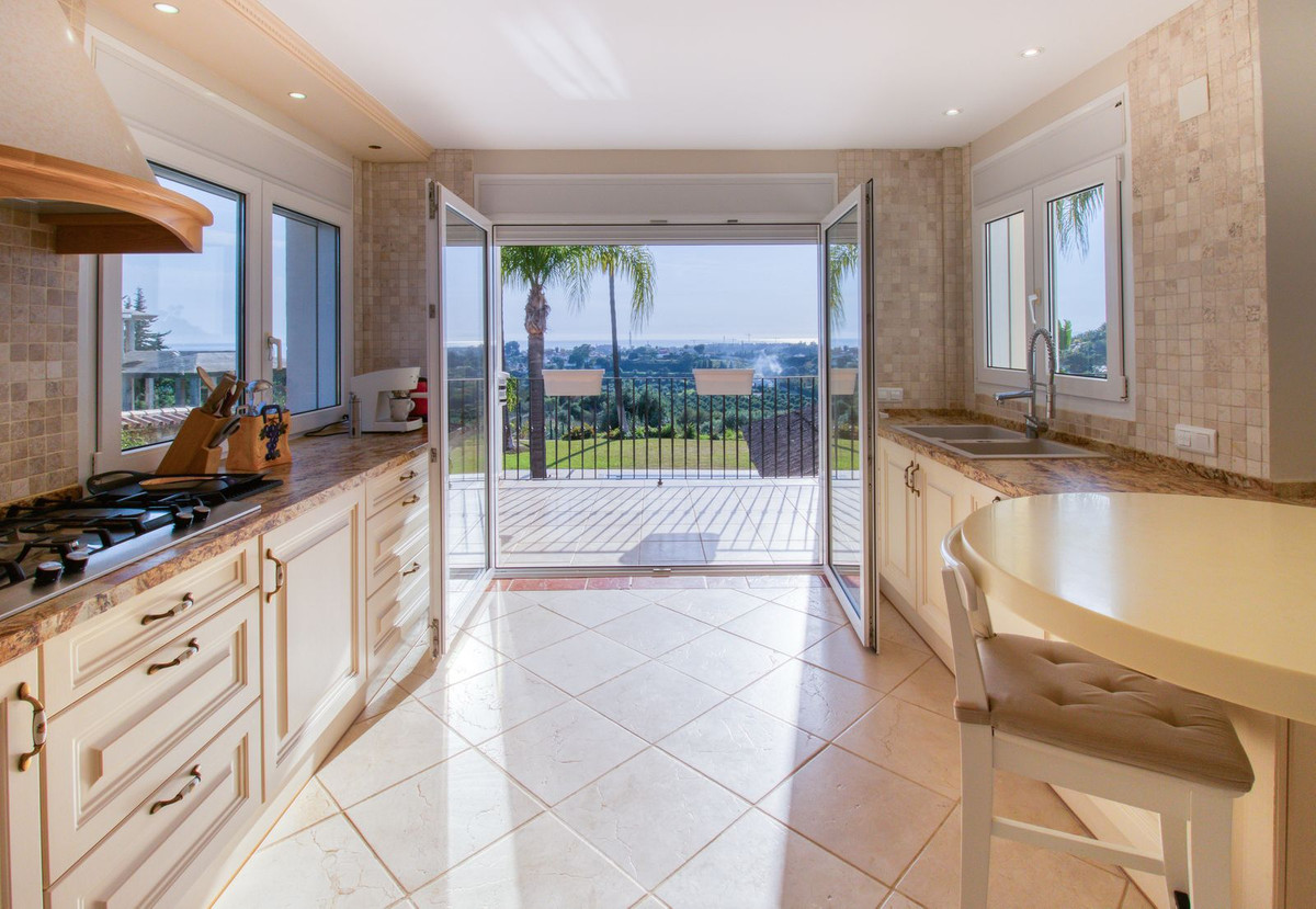 4 Bed Townhouse for sale in Estepona Costa Del Sol, Málaga, Spain