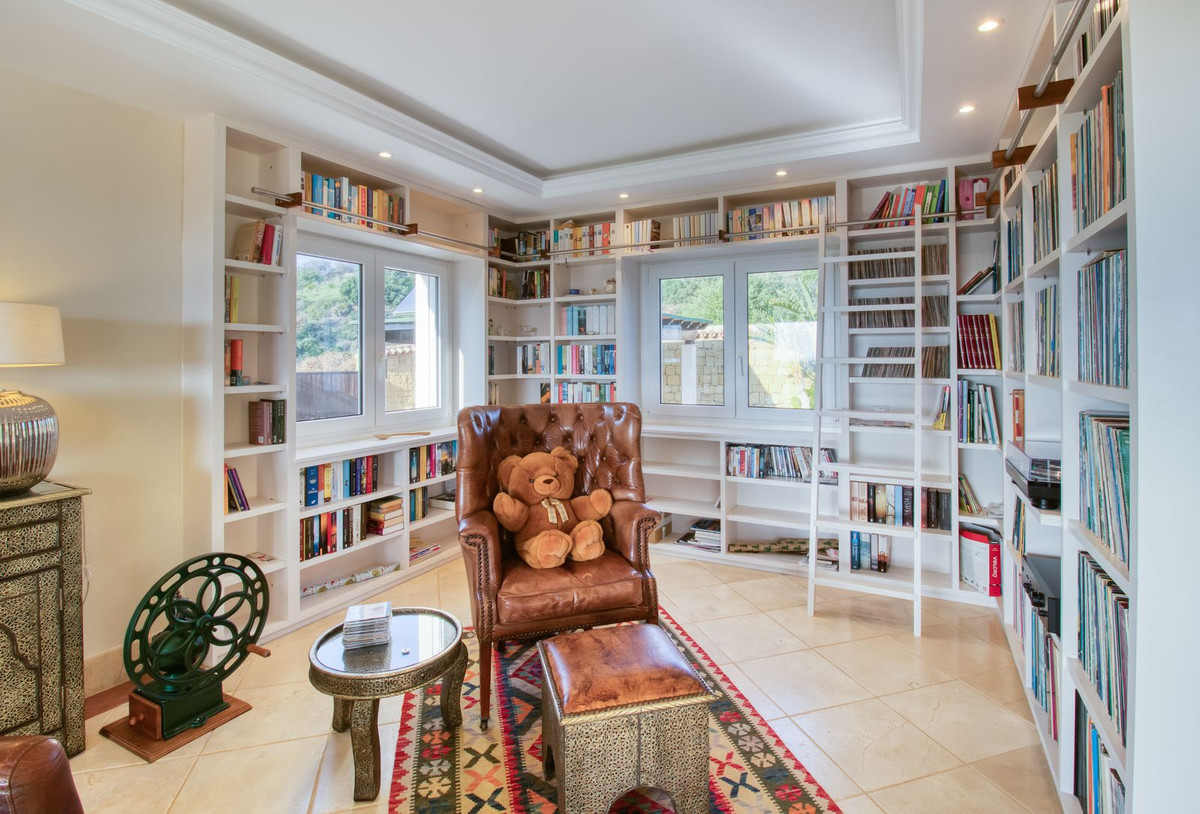 4 Bed Townhouse for sale in Estepona Costa Del Sol, Málaga, Spain
