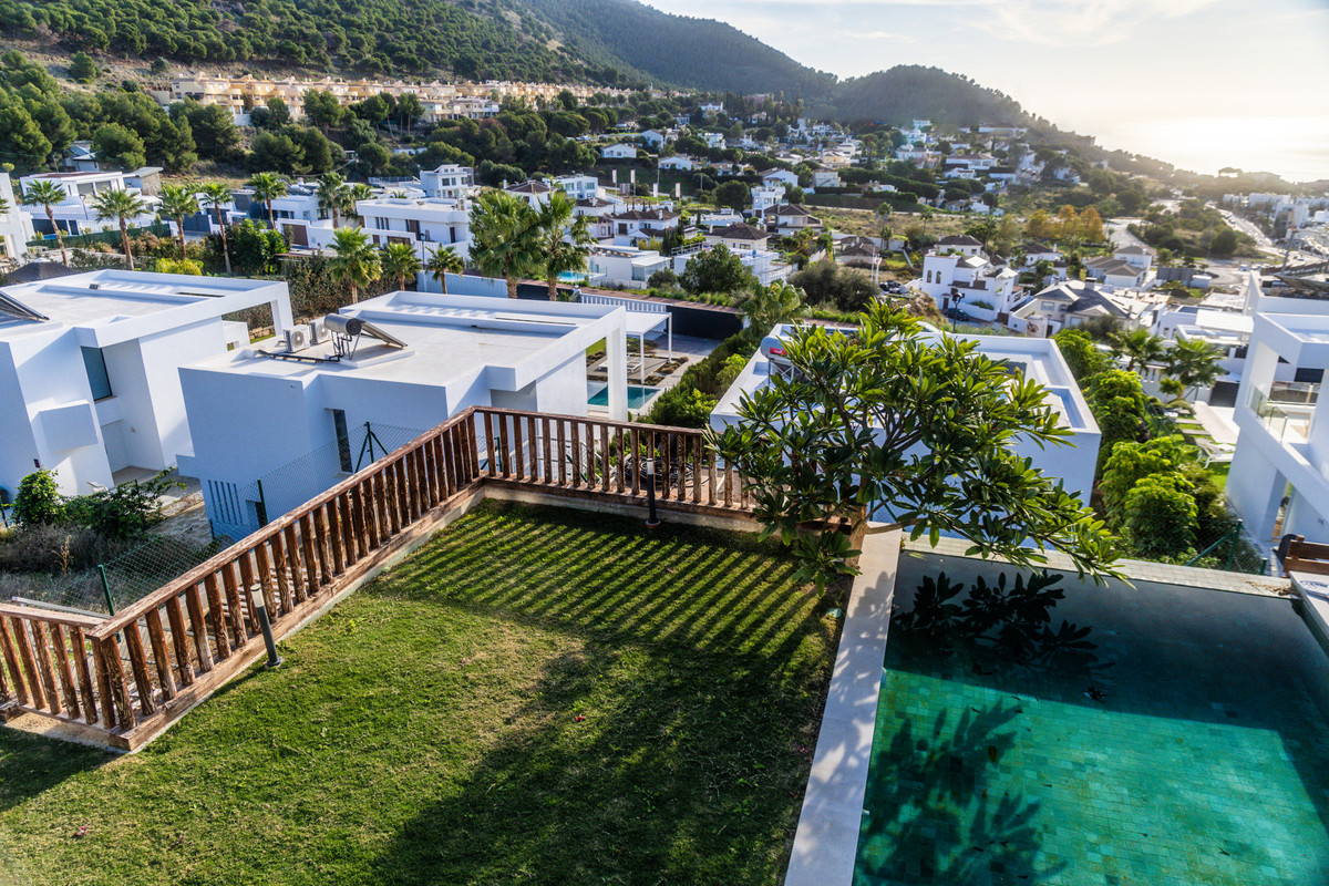 5 Bed Townhouse for sale in Mijas Costa Del Sol, Málaga, Spain