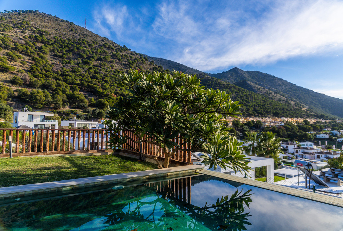 5 Bed Townhouse for sale in Mijas Costa Del Sol, Málaga, Spain