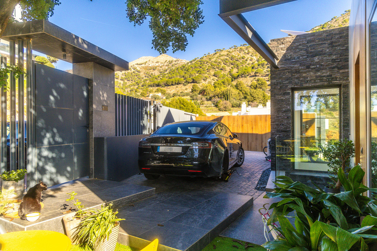 5 Bed Townhouse for sale in Mijas Costa Del Sol, Málaga, Spain