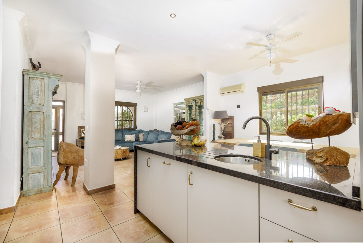 Se vende Villa - Chalet de 3 dormitorios en Costa Del Sol East, Málaga, España