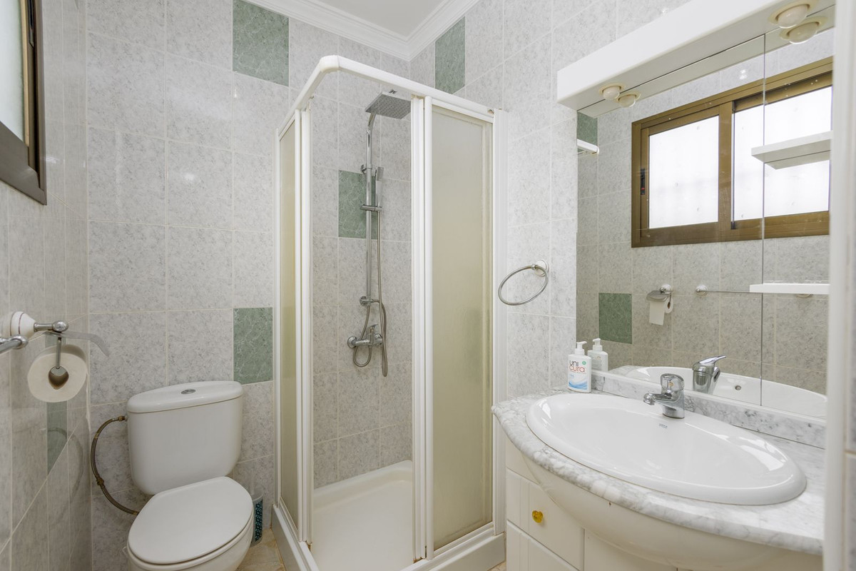 Se vende Villa - Chalet de 3 dormitorios en Costa Del Sol East, Málaga, España