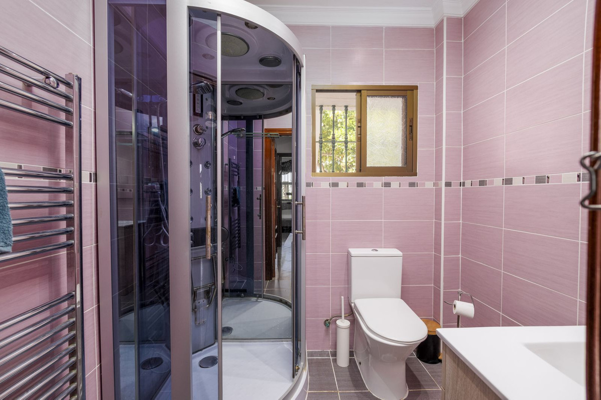 Se vende Villa - Chalet de 3 dormitorios en Costa Del Sol East, Málaga, España