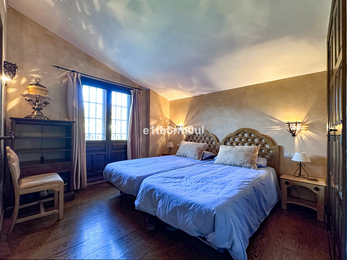 Se vende Finca - Cortijo de 5 dormitorios en Costa Del Sol, Málaga, España