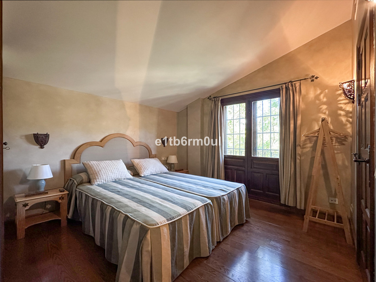 Se vende Finca - Cortijo de 5 dormitorios en Costa Del Sol, Málaga, España
