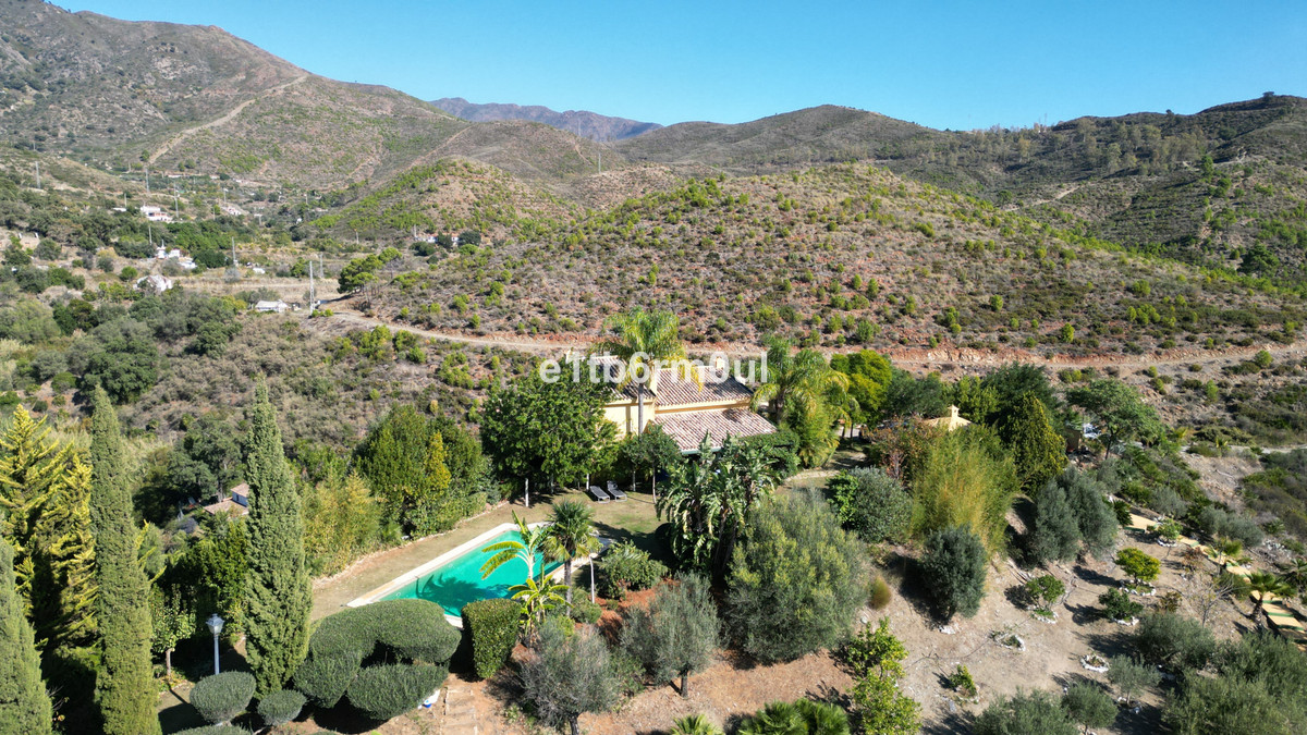 Se vende Finca - Cortijo de 5 dormitorios en Costa Del Sol, Málaga, España