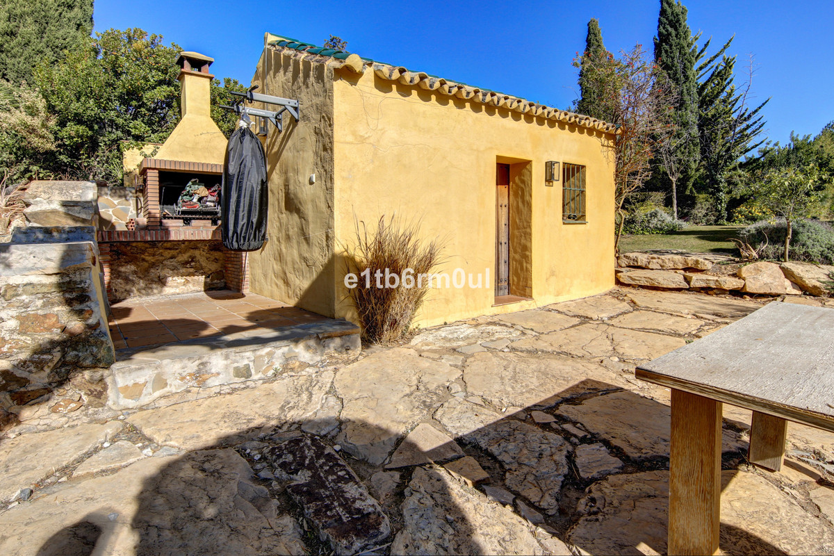 Se vende Finca - Cortijo de 5 dormitorios en Costa Del Sol, Málaga, España