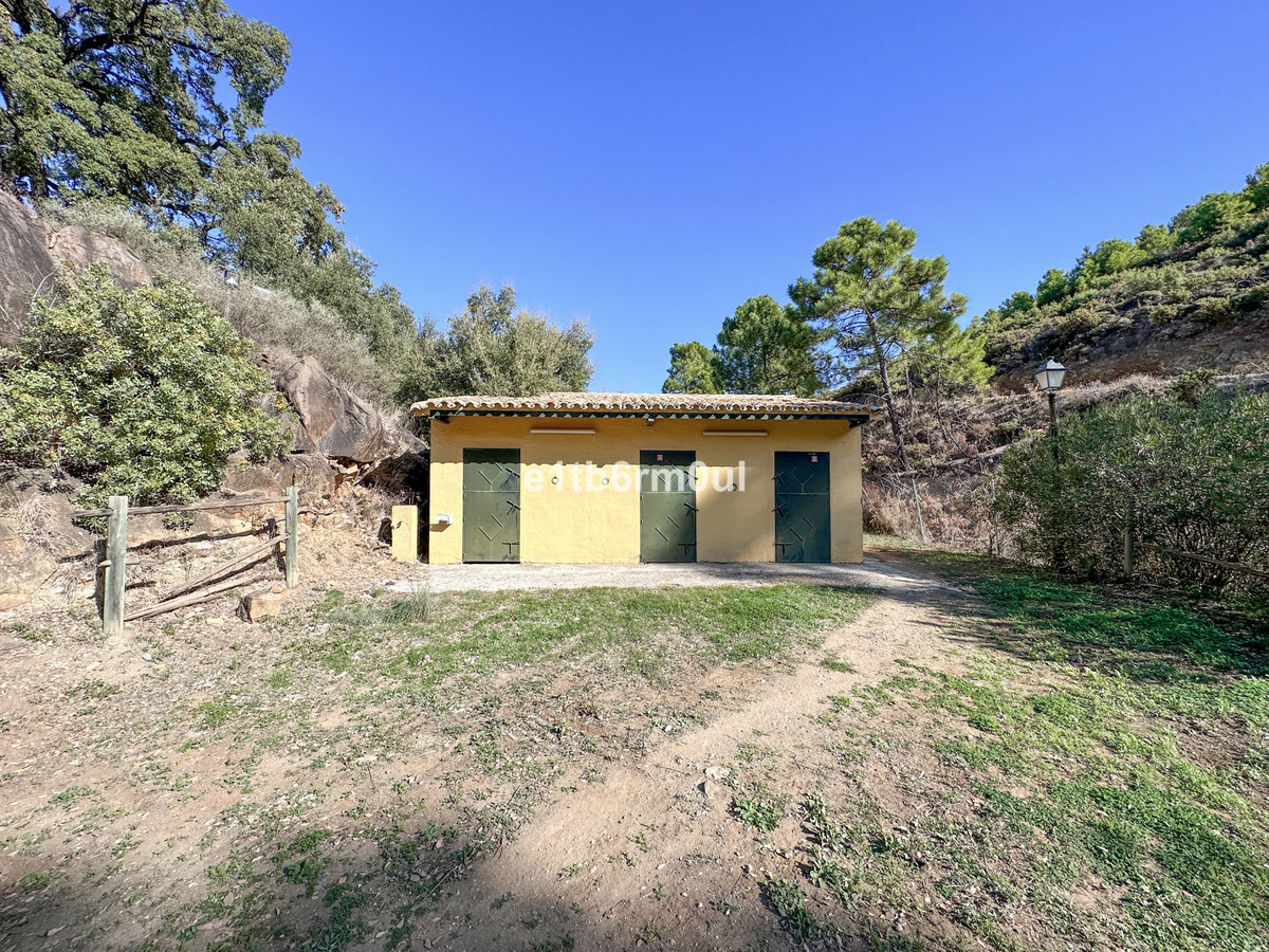 Se vende Finca - Cortijo de 5 dormitorios en Costa Del Sol, Málaga, España