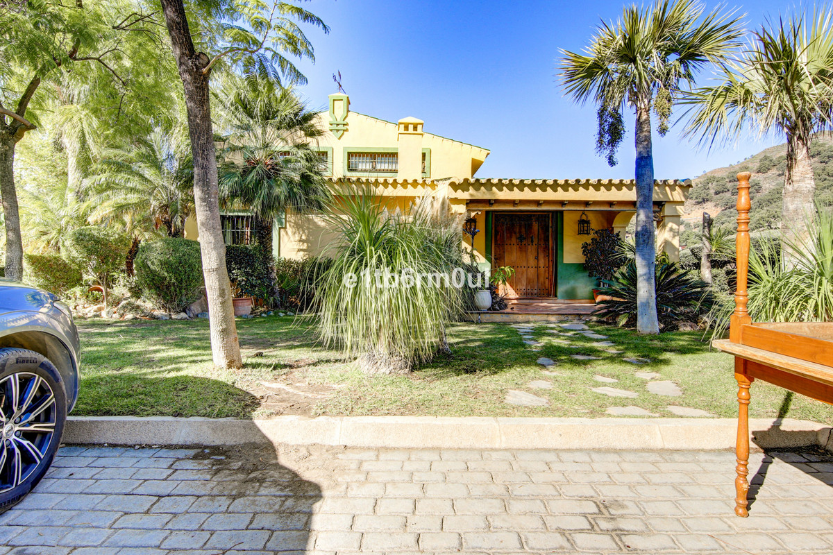 Se vende Finca - Cortijo de 5 dormitorios en Costa Del Sol, Málaga, España