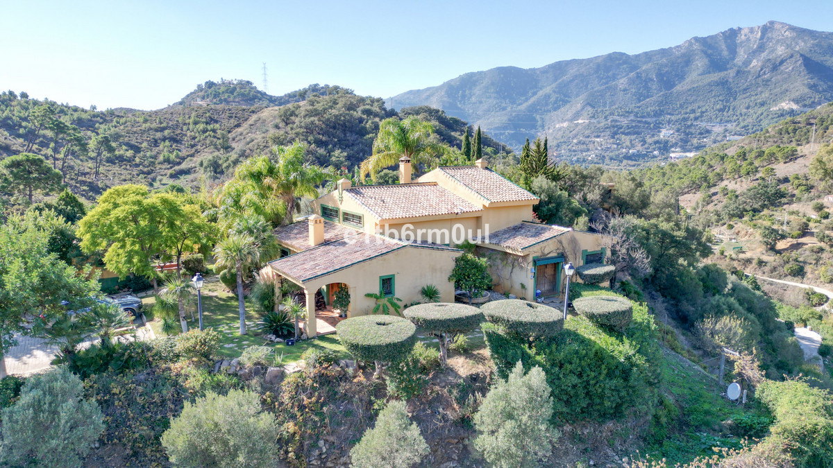 Se vende Finca - Cortijo de 5 dormitorios en Costa Del Sol, Málaga, España