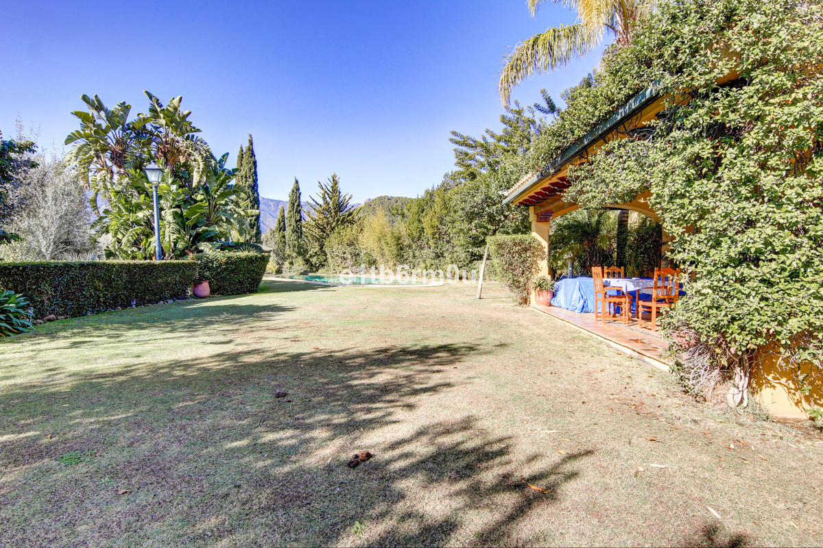 Se vende Finca - Cortijo de 5 dormitorios en Costa Del Sol, Málaga, España