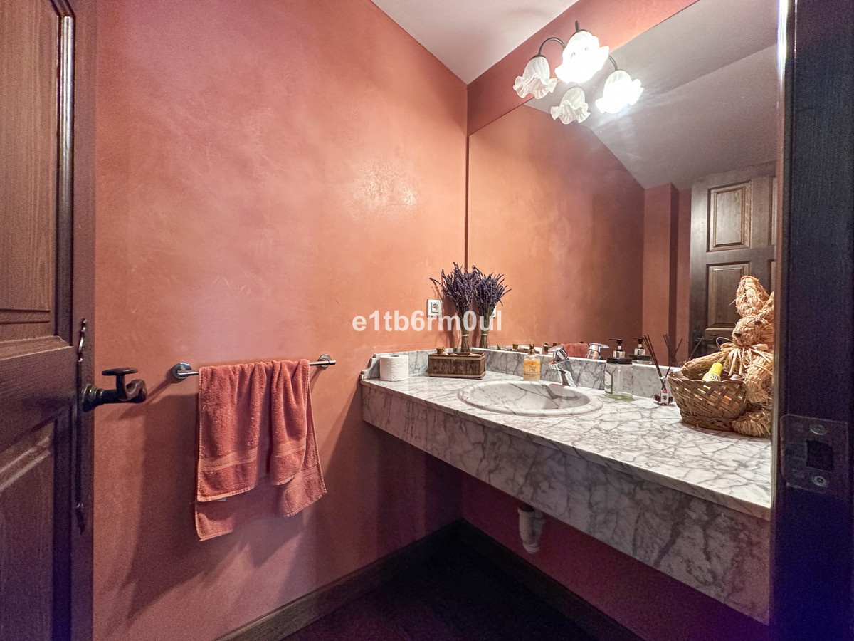 Se vende Finca - Cortijo de 5 dormitorios en Costa Del Sol, Málaga, España