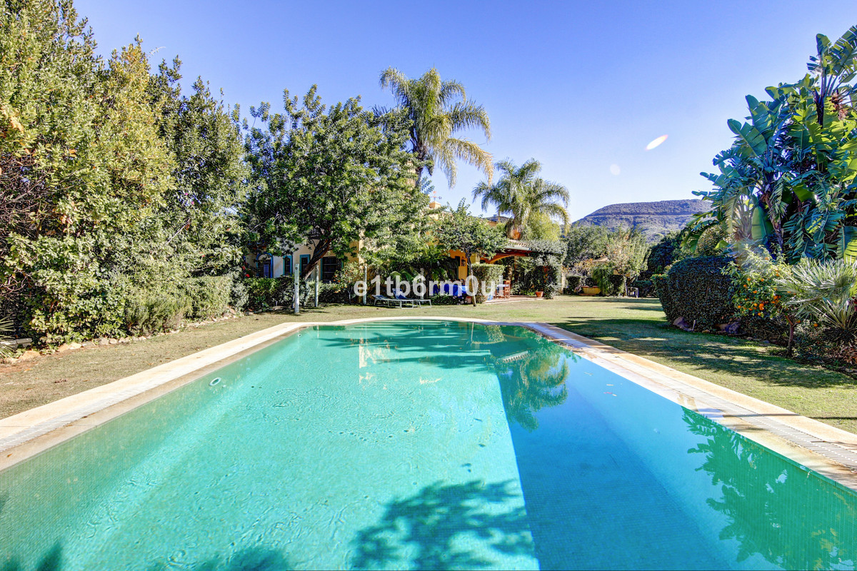 Se vende Finca - Cortijo de 5 dormitorios en Costa Del Sol, Málaga, España