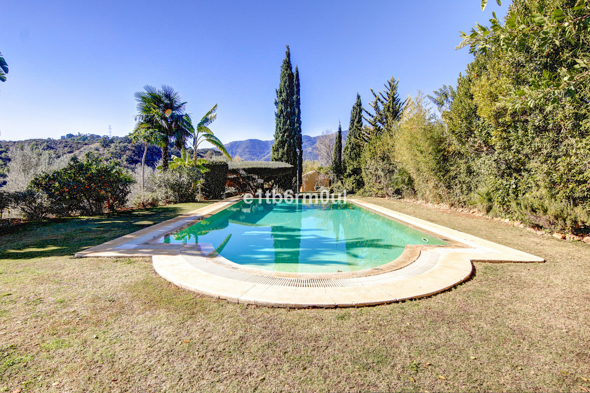 Se vende Finca - Cortijo de 5 dormitorios en Costa Del Sol, Málaga, España
