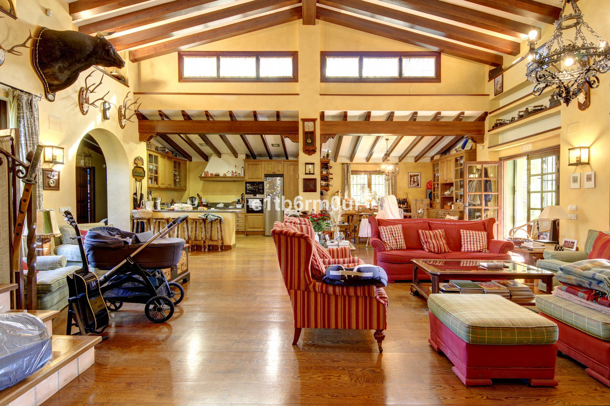 Se vende Finca - Cortijo de 5 dormitorios en Costa Del Sol, Málaga, España