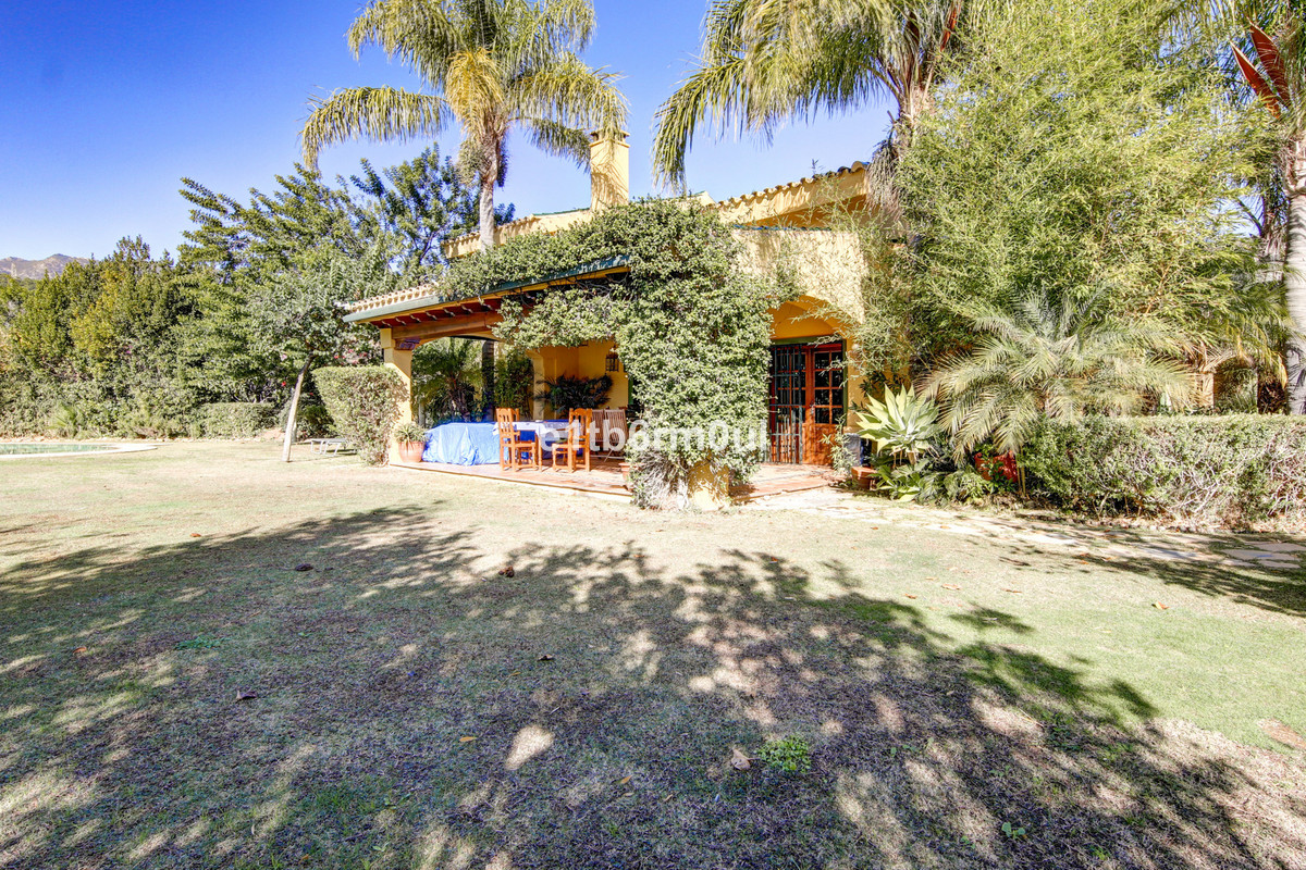 Se vende Finca - Cortijo de 5 dormitorios en Costa Del Sol, Málaga, España