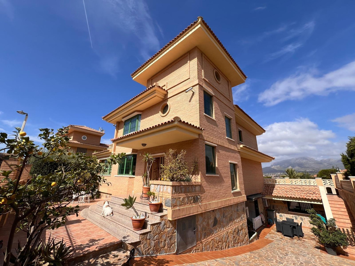 Se vende Bungalow de 8 dormitorios en Costa Blanca, Alicante, España