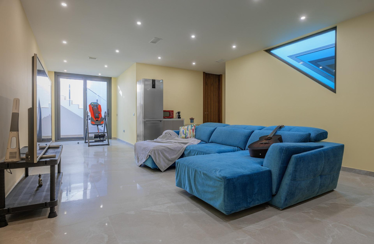 5 Bed Townhouse for sale in Finestrat Costa Blanca, Alicante, Spain