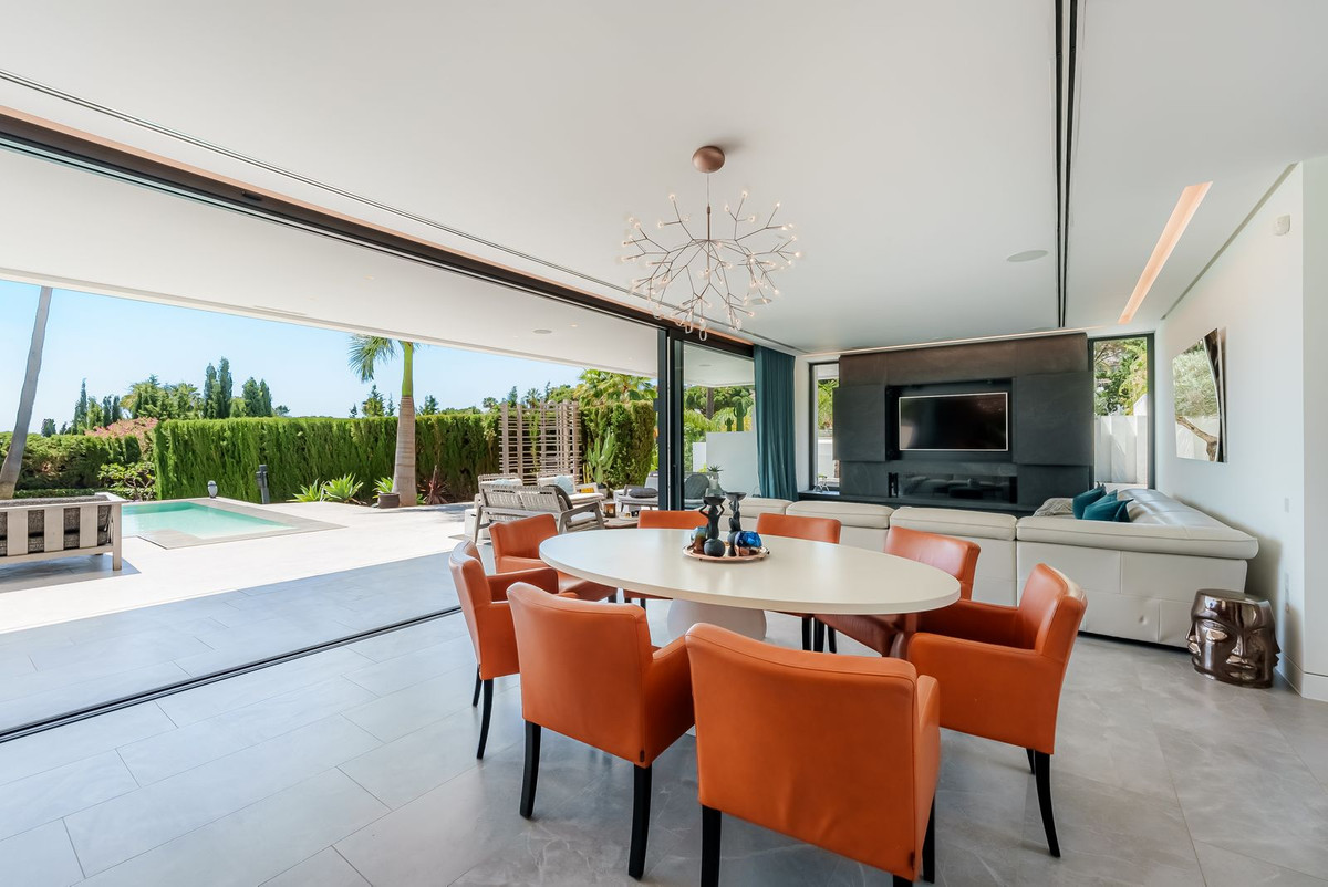 4 Bed Townhouse for sale in Nueva Andalucía Costa Del Sol, Málaga, Spain