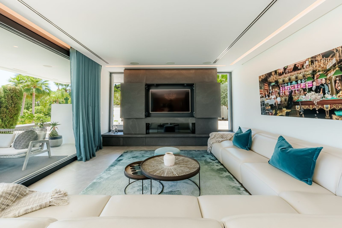 4 Bed Townhouse for sale in Nueva Andalucía Costa Del Sol, Málaga, Spain