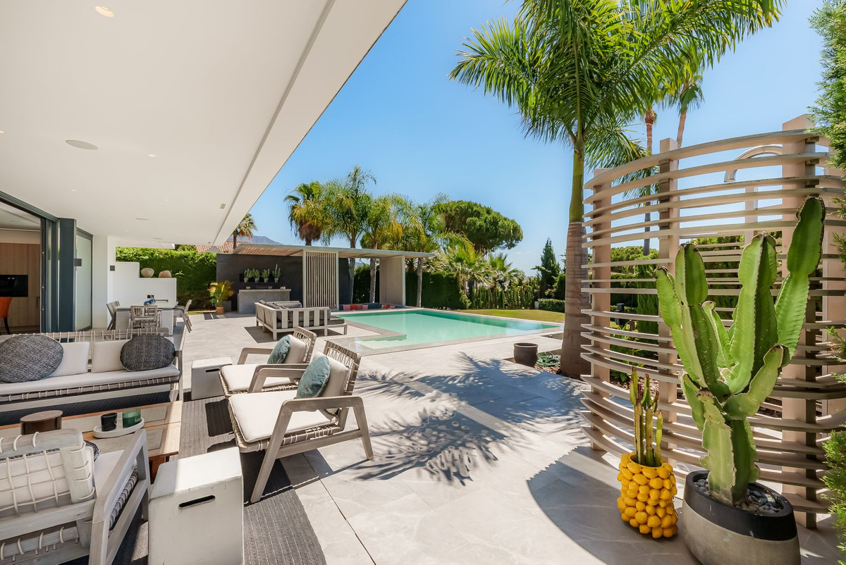 4 Bed Townhouse for sale in Nueva Andalucía Costa Del Sol, Málaga, Spain