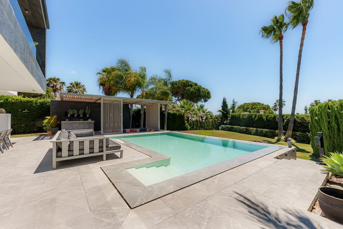 4 Bed Townhouse for sale in Nueva Andalucía Costa Del Sol, Málaga, Spain
