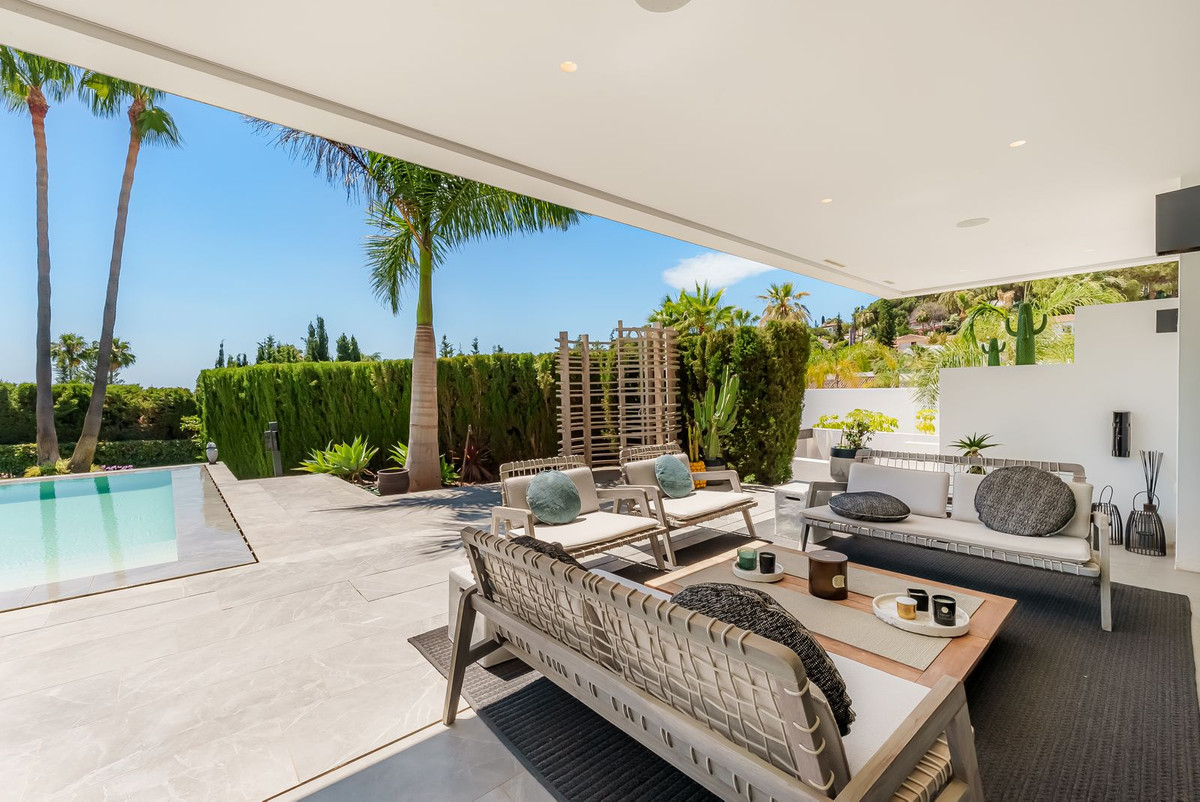 4 Bed Townhouse for sale in Nueva Andalucía Costa Del Sol, Málaga, Spain