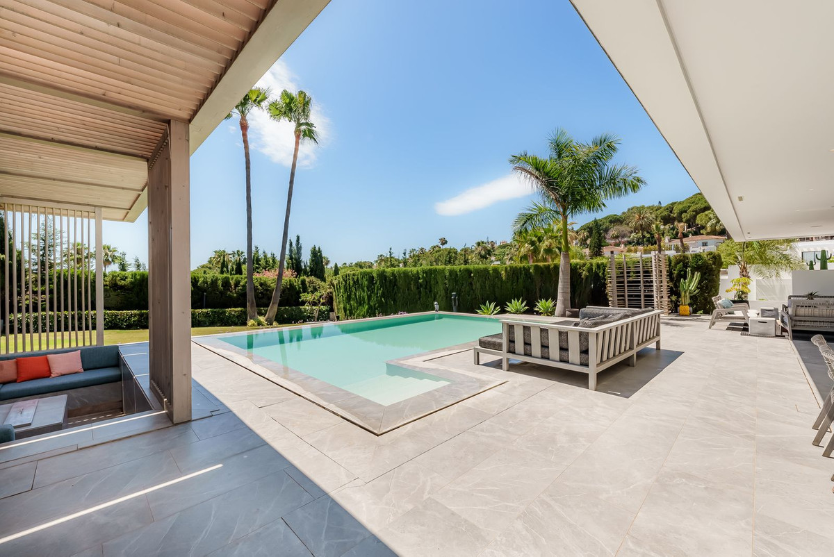 4 Bed Townhouse for sale in Nueva Andalucía Costa Del Sol, Málaga, Spain