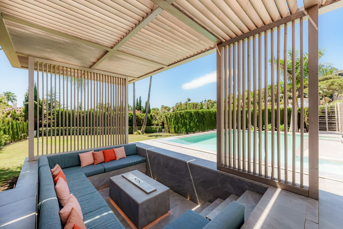 4 Bed Townhouse for sale in Nueva Andalucía Costa Del Sol, Málaga, Spain